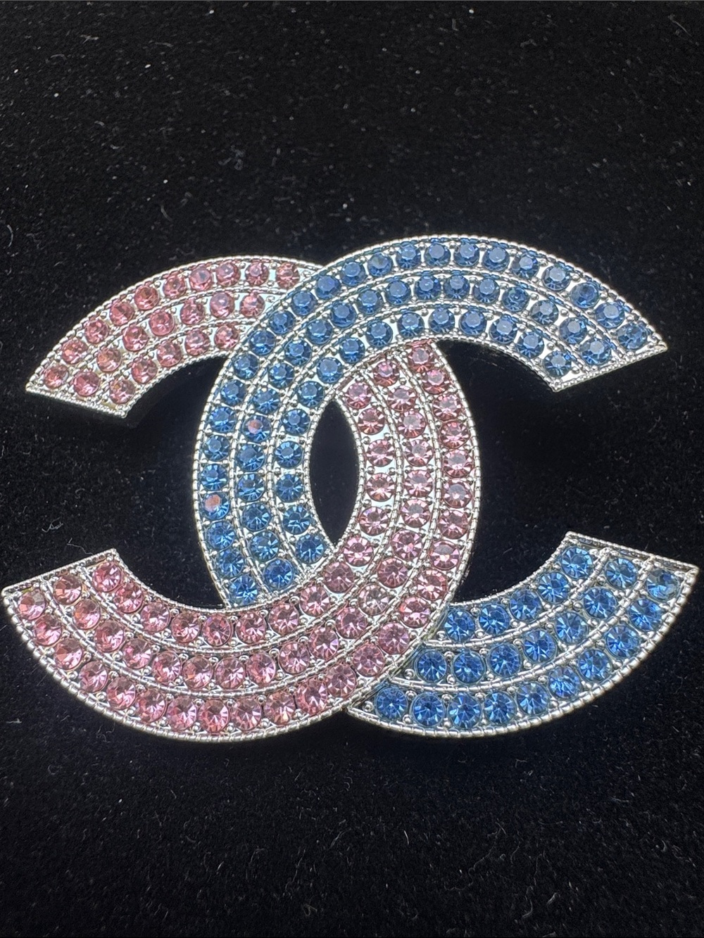 Brooch Interlocking